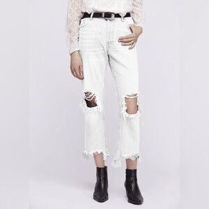 Free People Maggie mid rise straight legged cropped white jeans - size 25